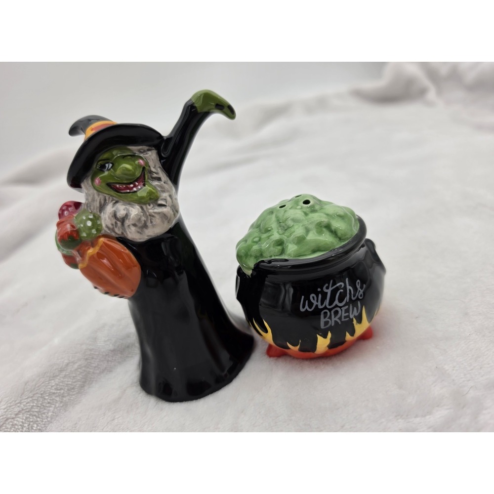 CRACKER BARREL "WITCH'S BREW" WITCH & CAULDRON SALT & PEPPER SHAKERS HALLOWEEN